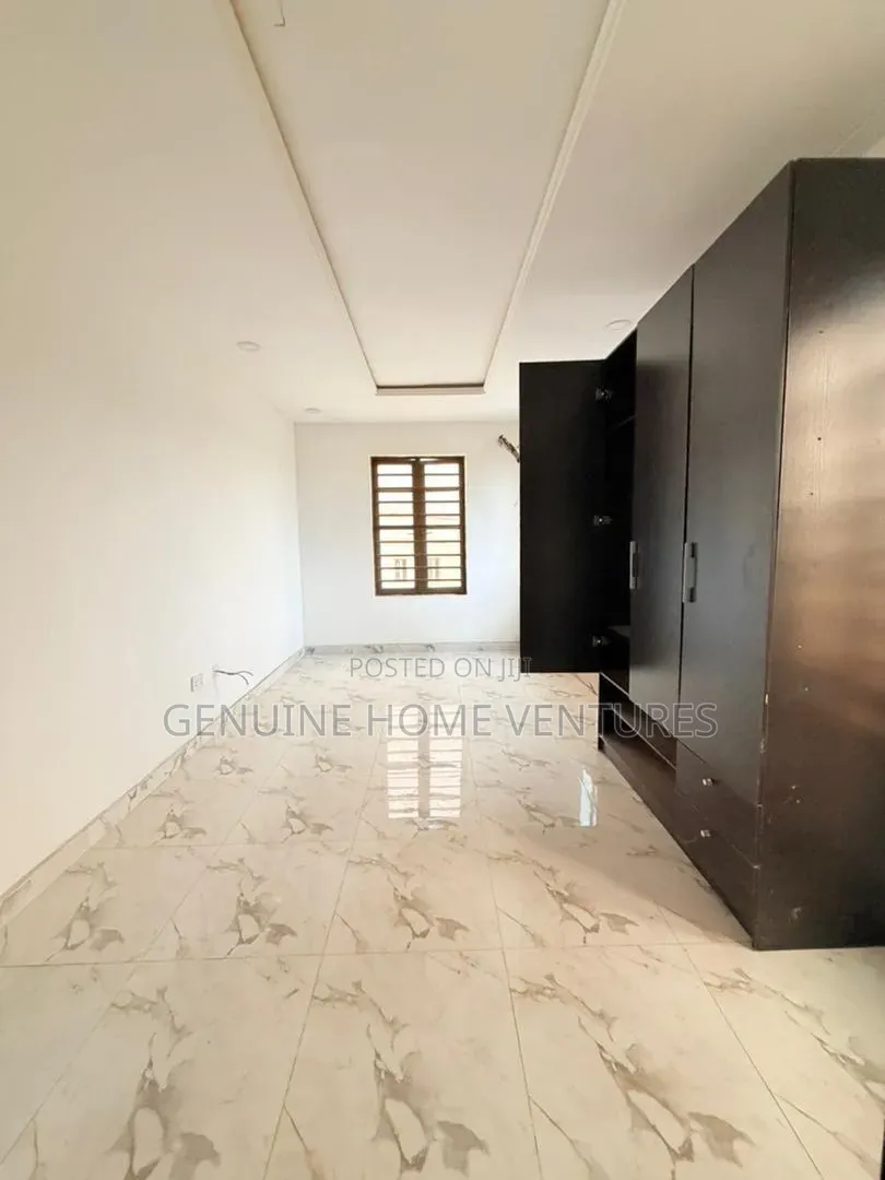 4bdrm Duplex in Mende for sale
