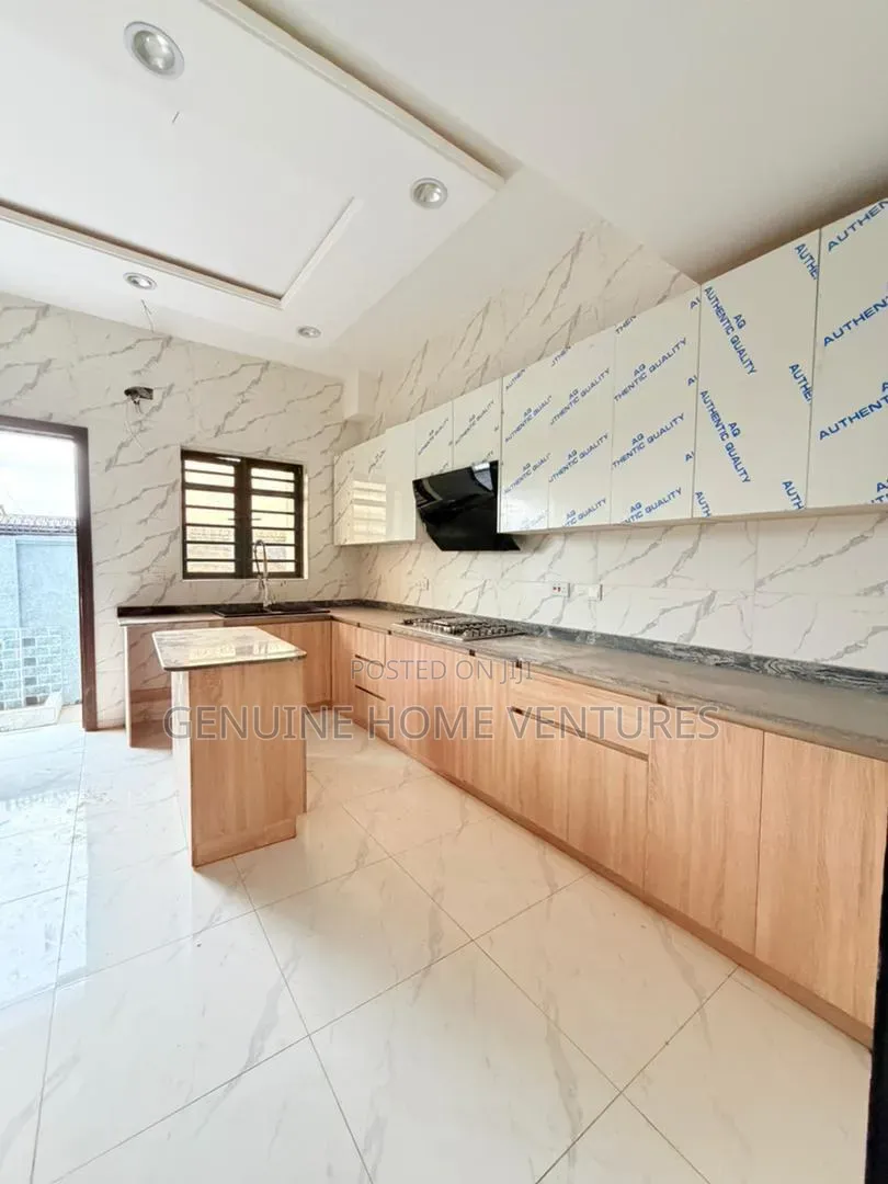 4bdrm Duplex in Mende for sale