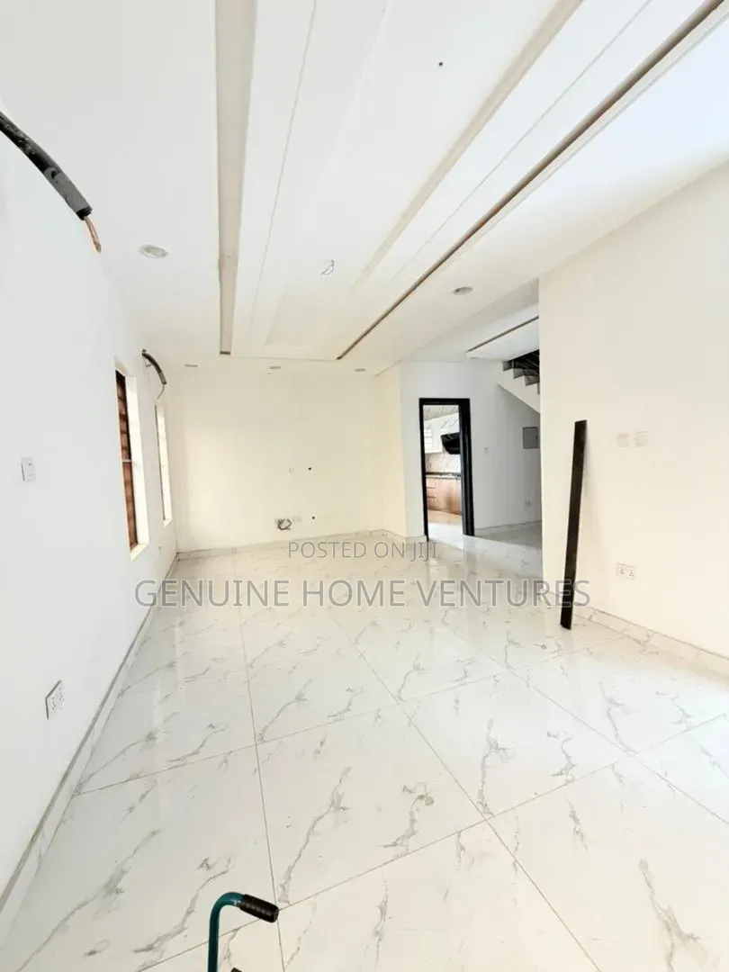 4bdrm Duplex in Mende for sale
