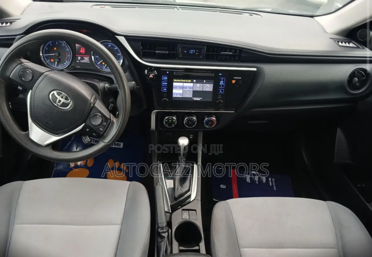Toyota Corolla LE ECO w/Package 1 4dr Sedan (1.8L 4cyl CVT) 2017 Silver