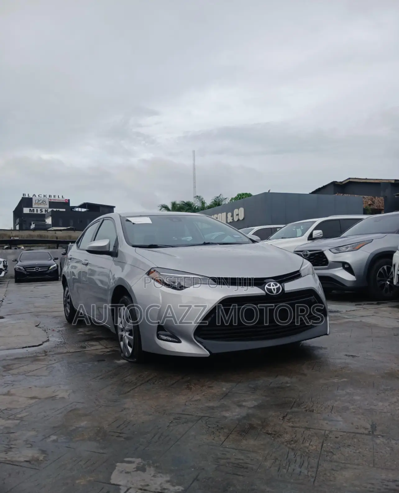 Toyota Corolla LE ECO w/Package 1 4dr Sedan (1.8L 4cyl CVT) 2017 Silver