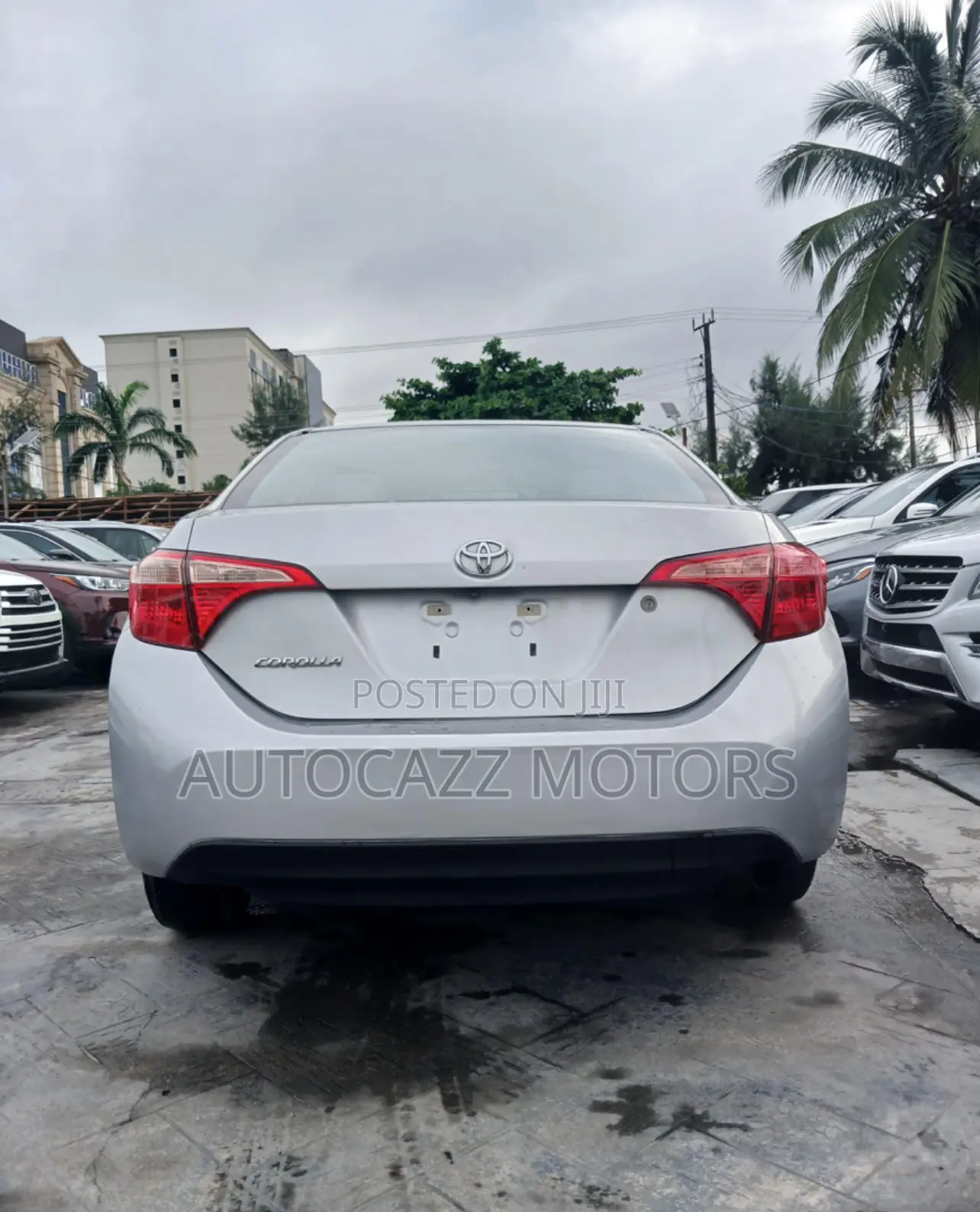 Toyota Corolla LE ECO w/Package 1 4dr Sedan (1.8L 4cyl CVT) 2017 Silver