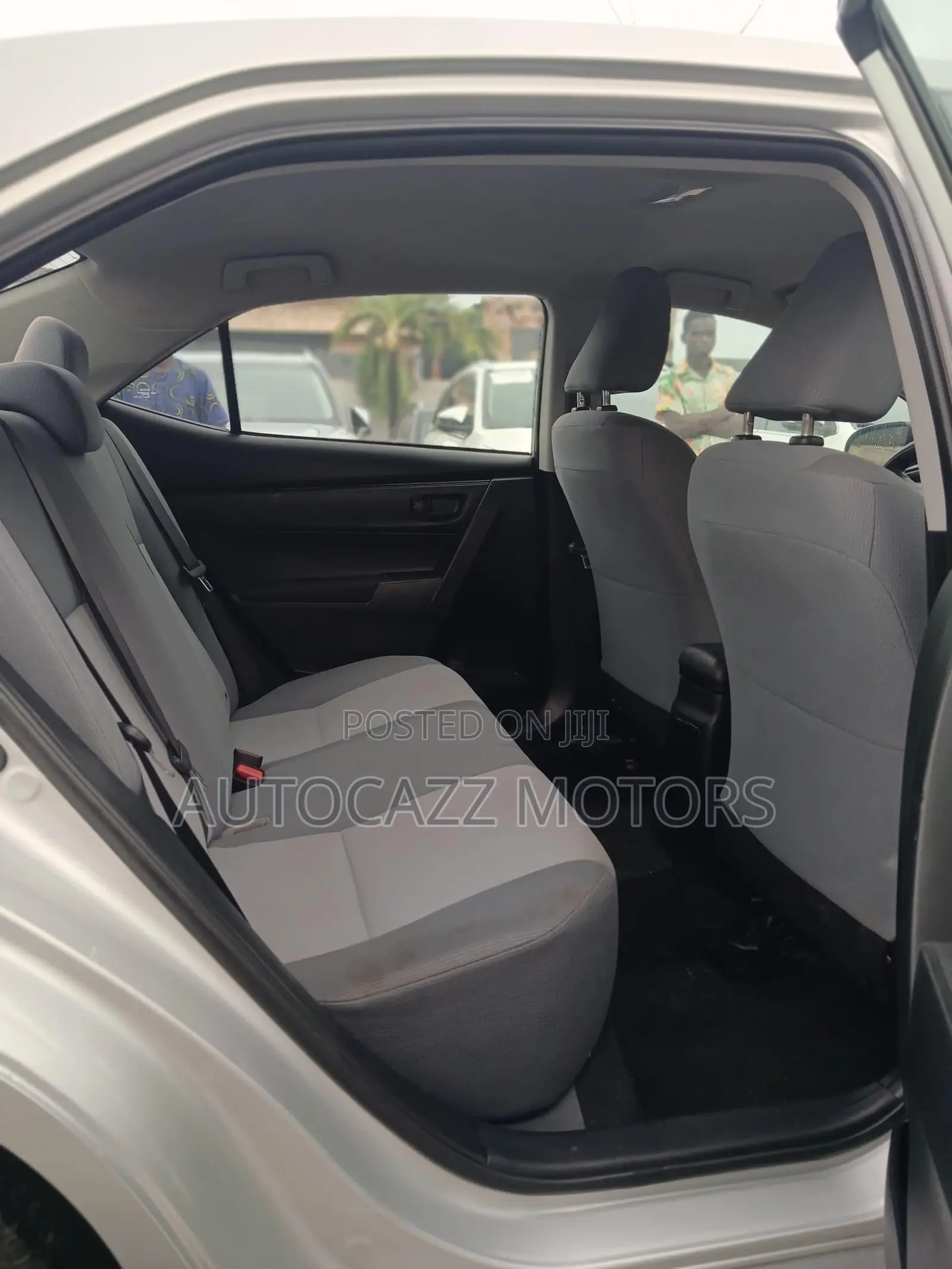 Toyota Corolla LE ECO w/Package 1 4dr Sedan (1.8L 4cyl CVT) 2017 Silver