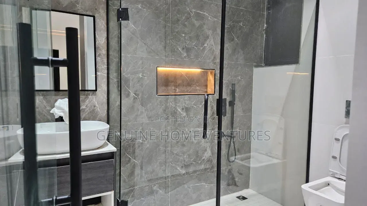 5bdrm Duplex in Atlantic View Estate, Chevron for sale