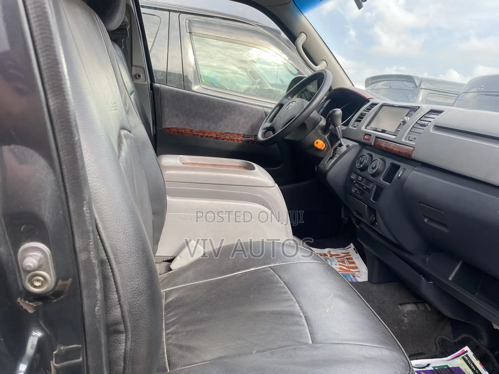 Toyota HiAce 2013 Black