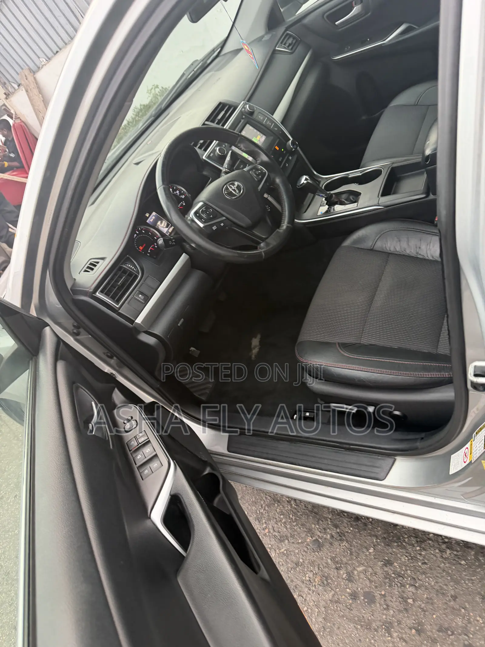 Toyota Camry SE 4dr Sedan (2.5L 4cyl 6A) 2017 Silver