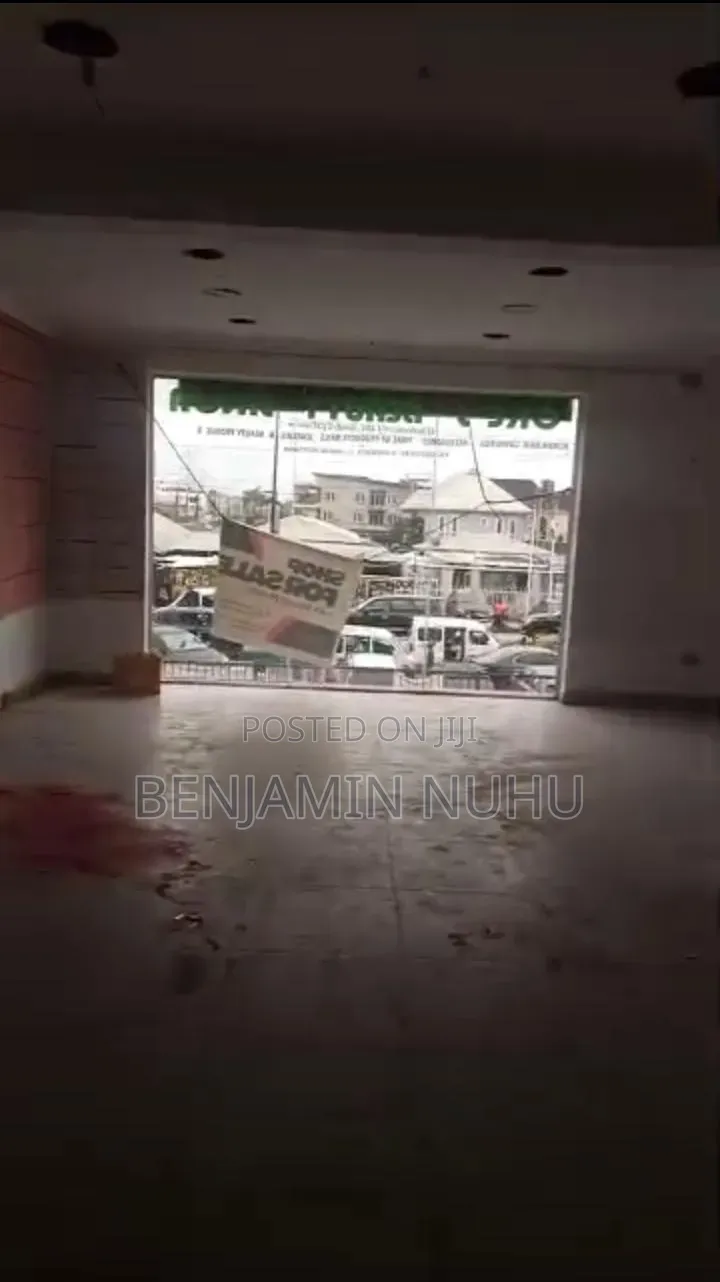 43sqm Shop or Office Space With Show Glass in a Well Strategy Location