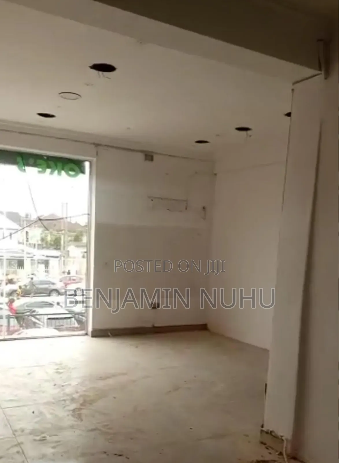 43sqm Shop or Office Space With Show Glass in a Well Strategy Location