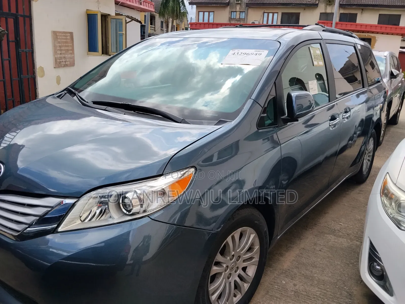 Toyota Sienna XLE 7-Passenger 4dr Minivan AWD (3.5L 6cyl 6A) 2015 Blue