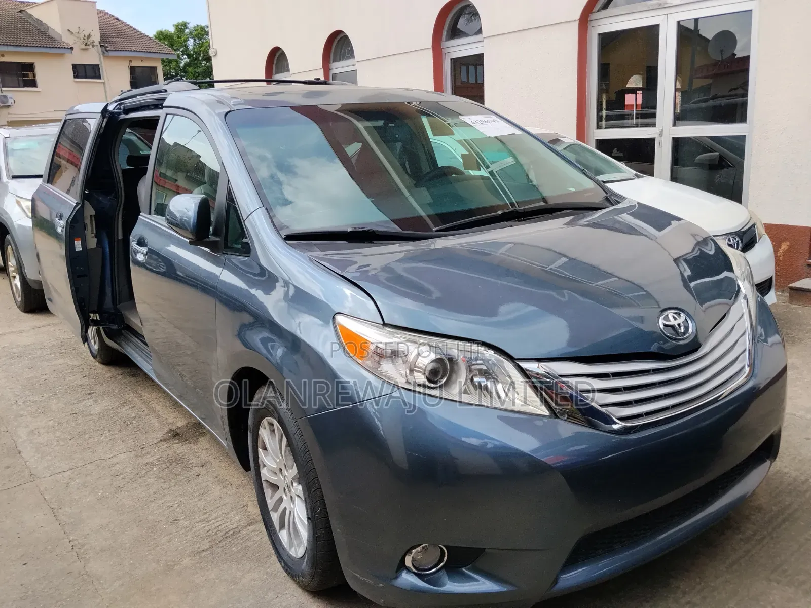 Toyota Sienna XLE 7-Passenger 4dr Minivan AWD (3.5L 6cyl 6A) 2015 Blue
