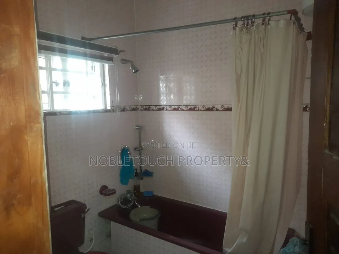 4bdrm Bungalow in Ajah Lagos, Abraham Adesanya Estate for sale