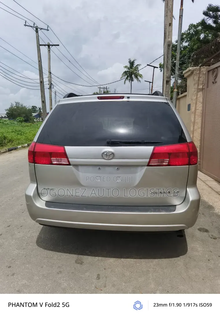 Toyota Sienna LE AWD 2005 Silver
