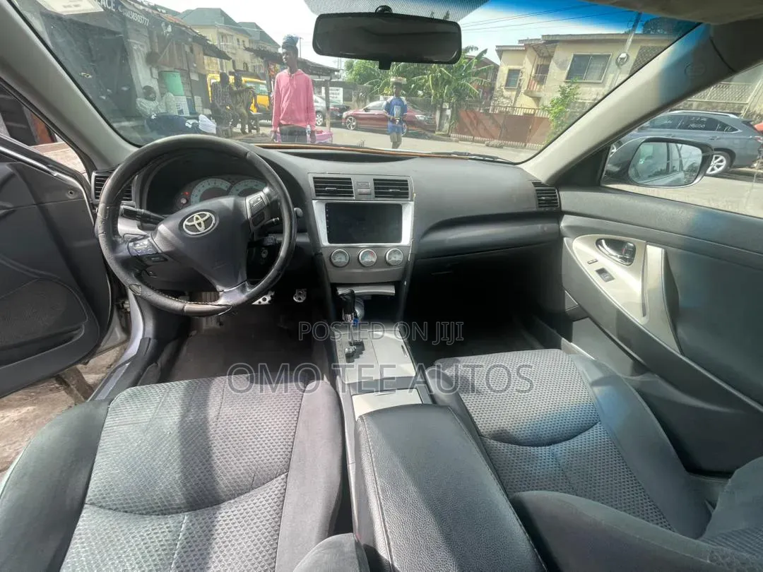 Toyota Camry SE 4dr Sedan (2.5L 4cyl 6A) 2011 Silver