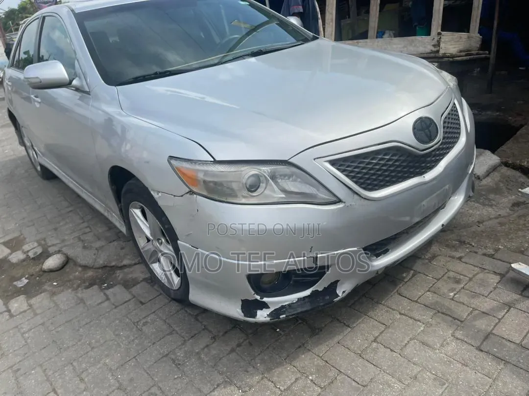 Toyota Camry SE 4dr Sedan (2.5L 4cyl 6A) 2011 Silver