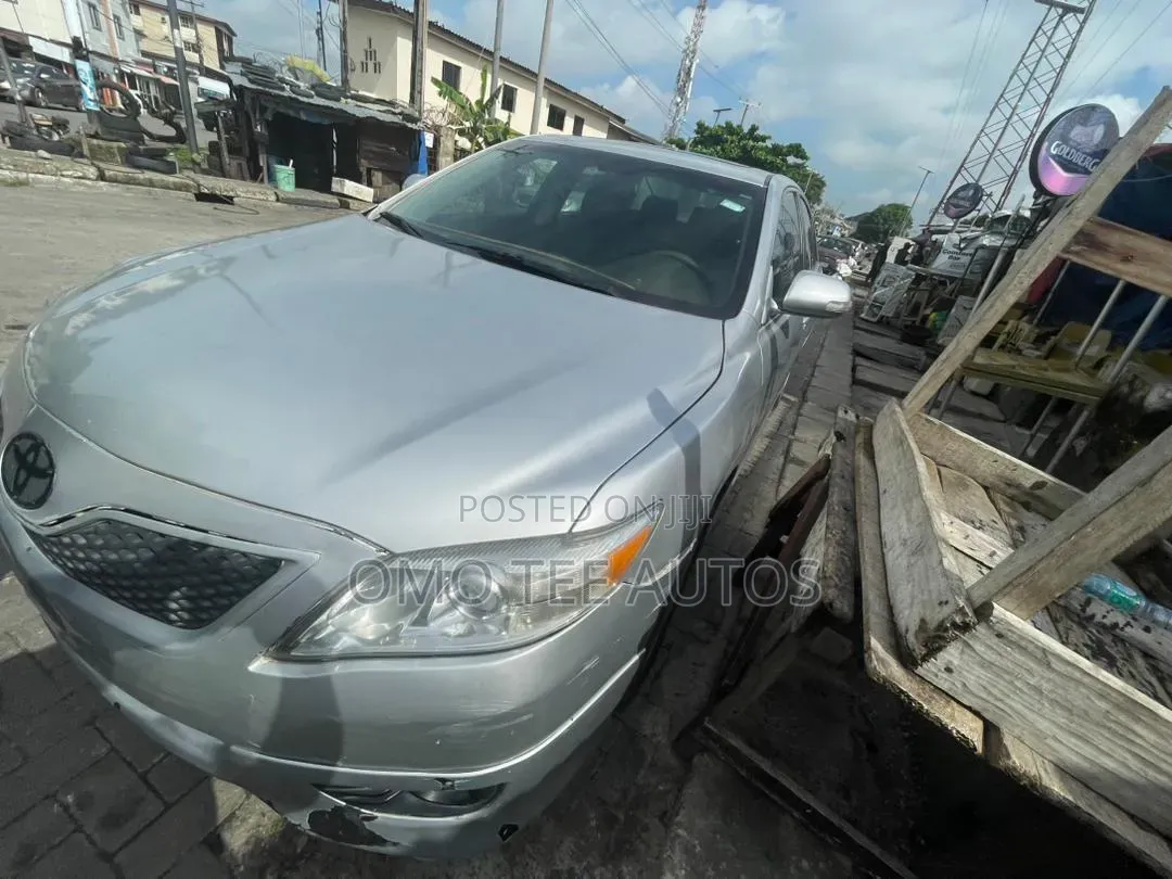 Toyota Camry SE 4dr Sedan (2.5L 4cyl 6A) 2011 Silver