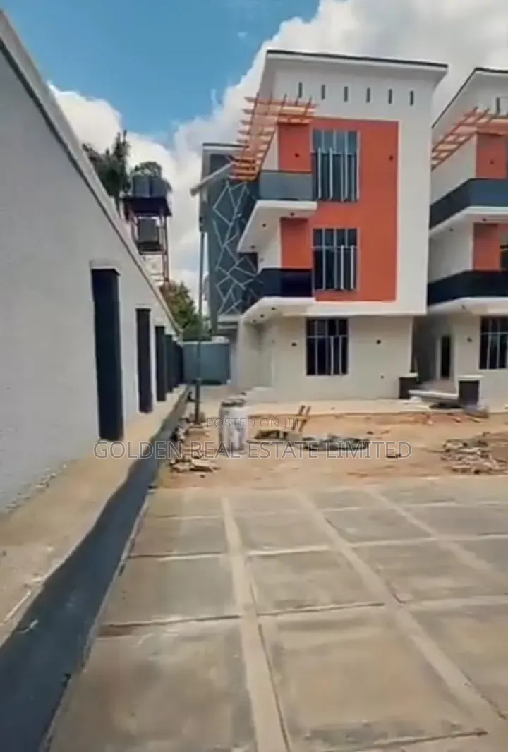 4bdrm Duplex in Utako for sale