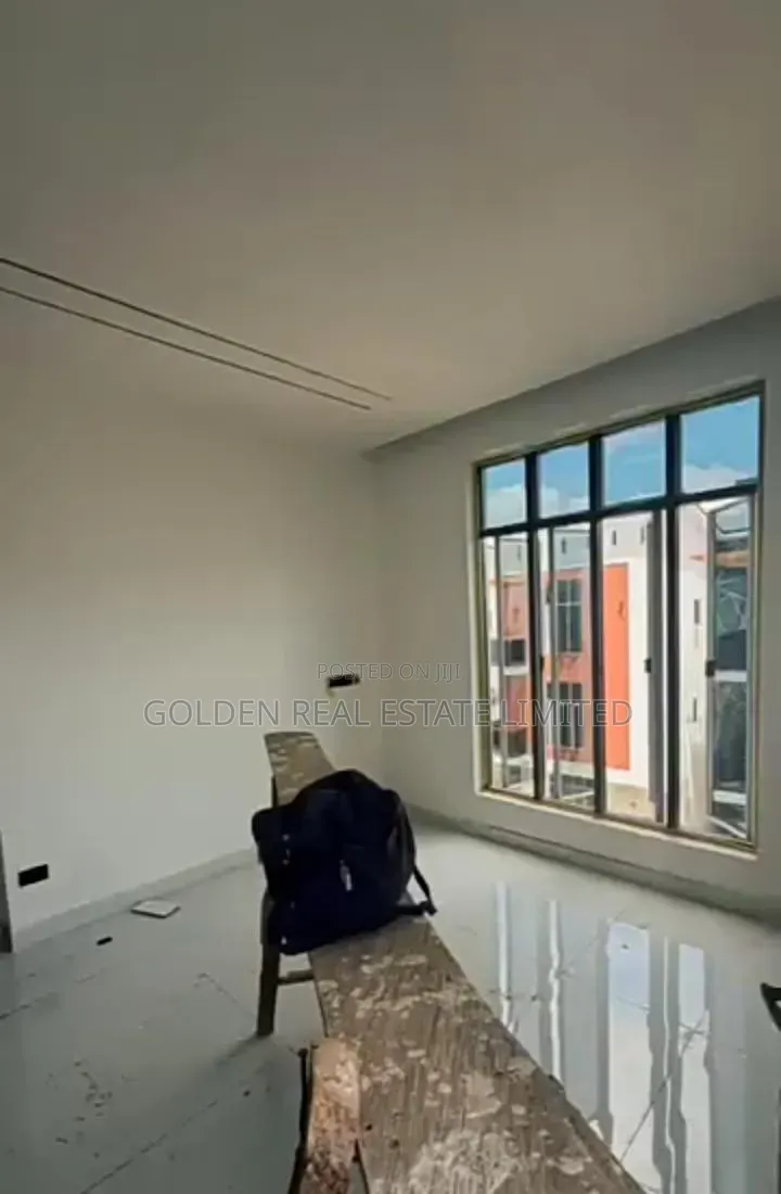 4bdrm Duplex in Utako for sale