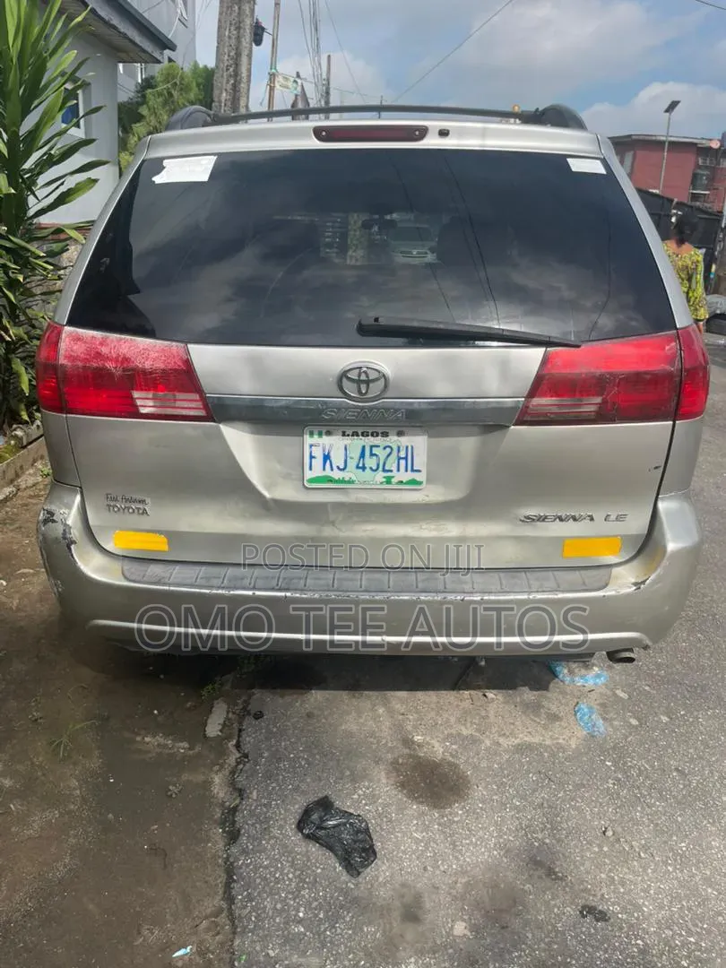 Toyota Sienna LE AWD 2005 Silver