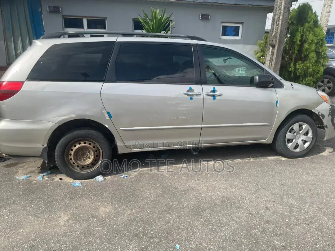 Toyota Sienna LE AWD 2005 Silver
