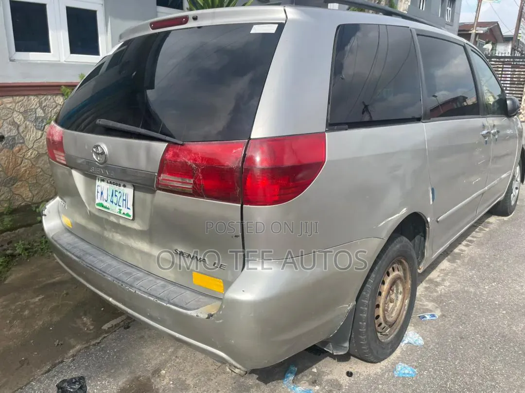 Toyota Sienna LE AWD 2005 Silver