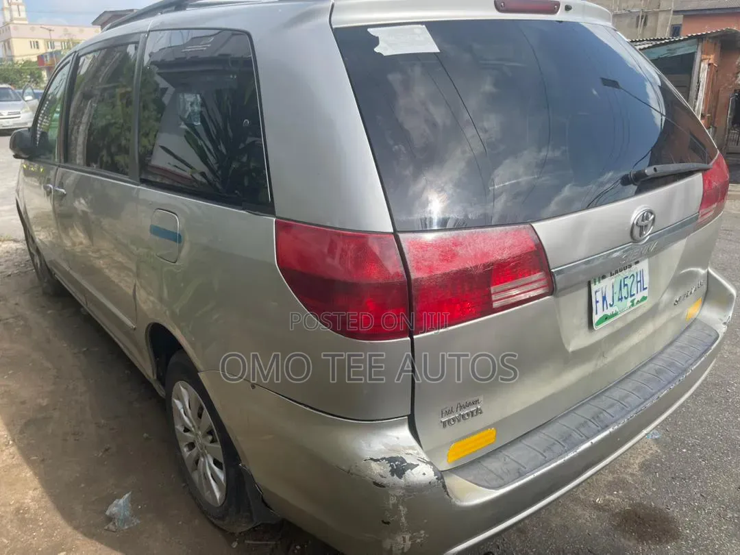 Toyota Sienna LE AWD 2005 Silver