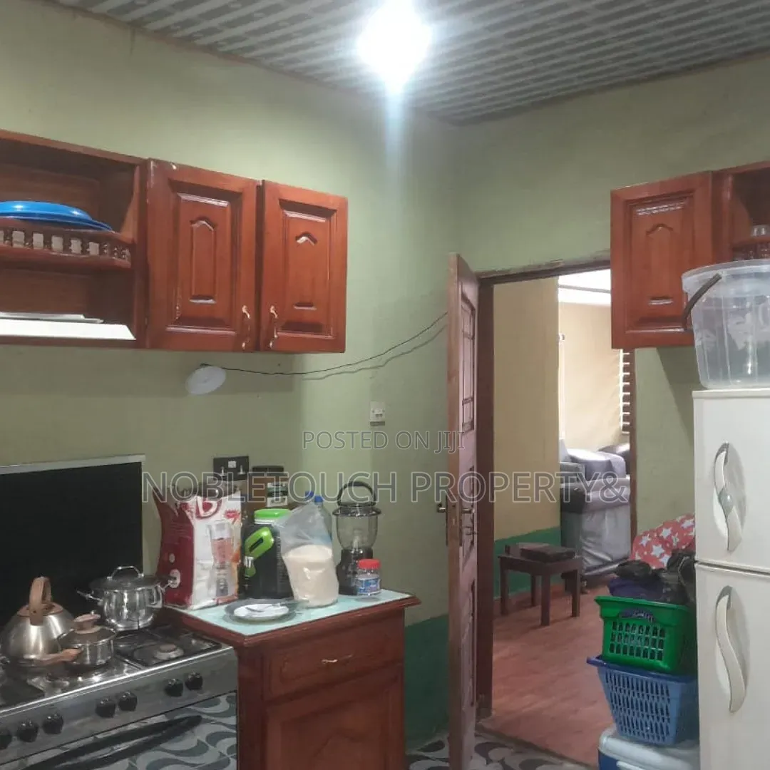 4bdrm Bungalow in Ajah Lagos, Abraham Adesanya Estate for sale