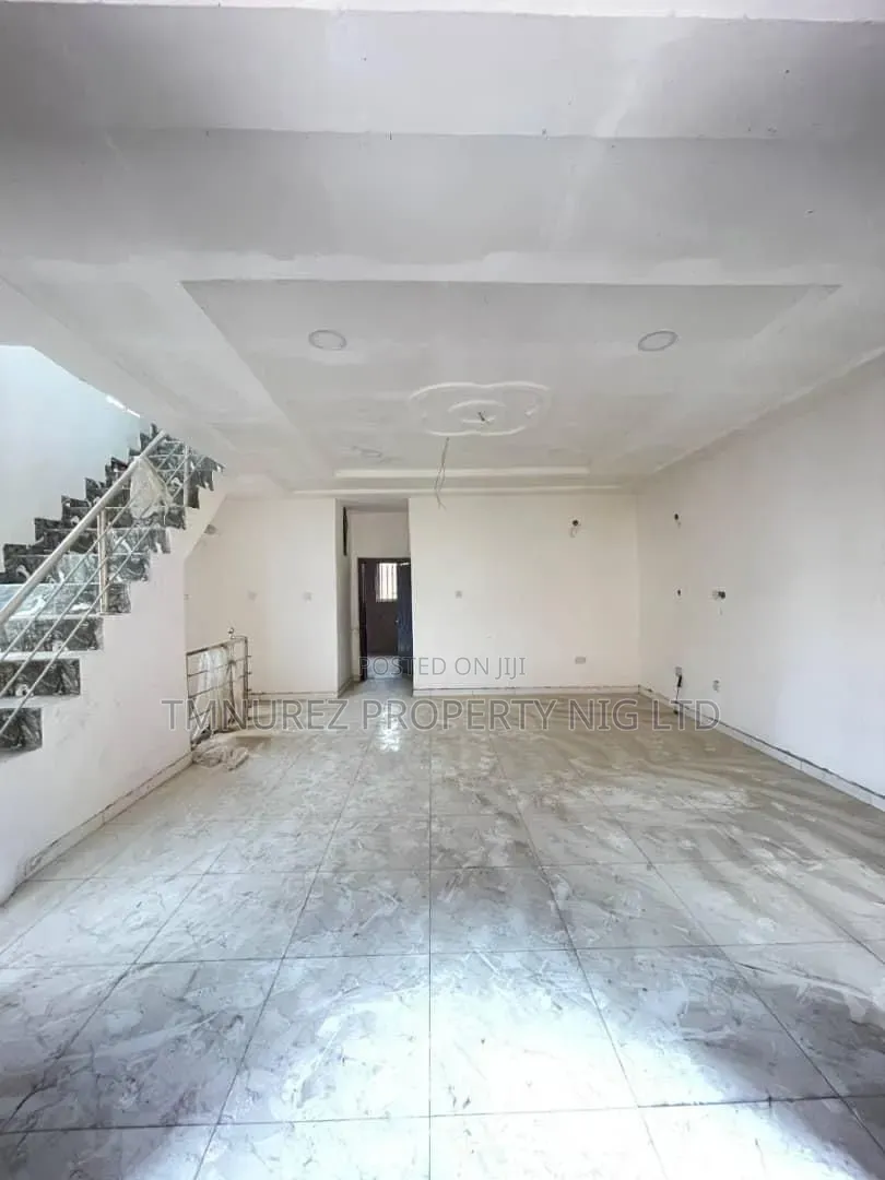 4bdrm Duplex in Adekunle for sale
