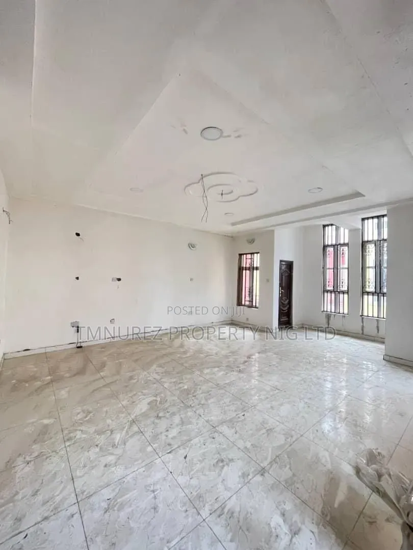 4bdrm Duplex in Adekunle for sale