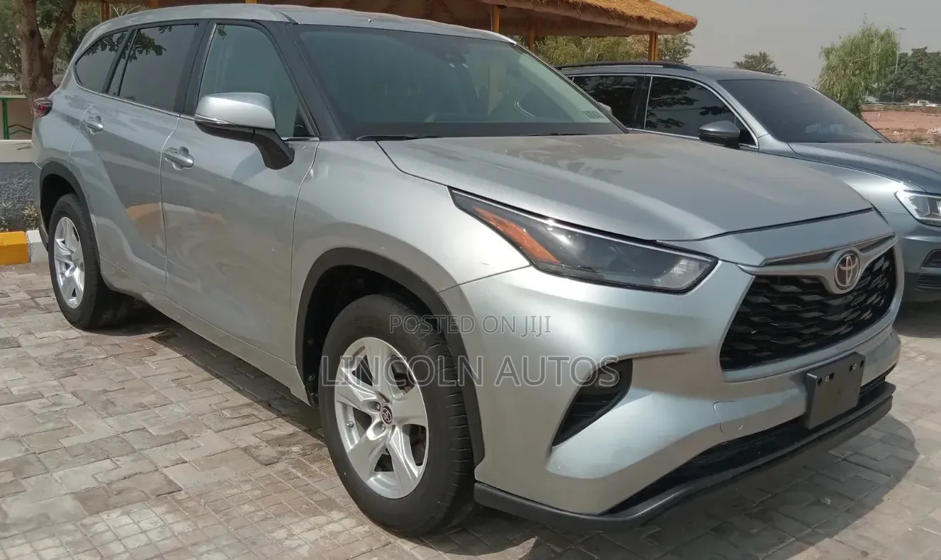 Toyota Highlander LE AWD 2023 Silver