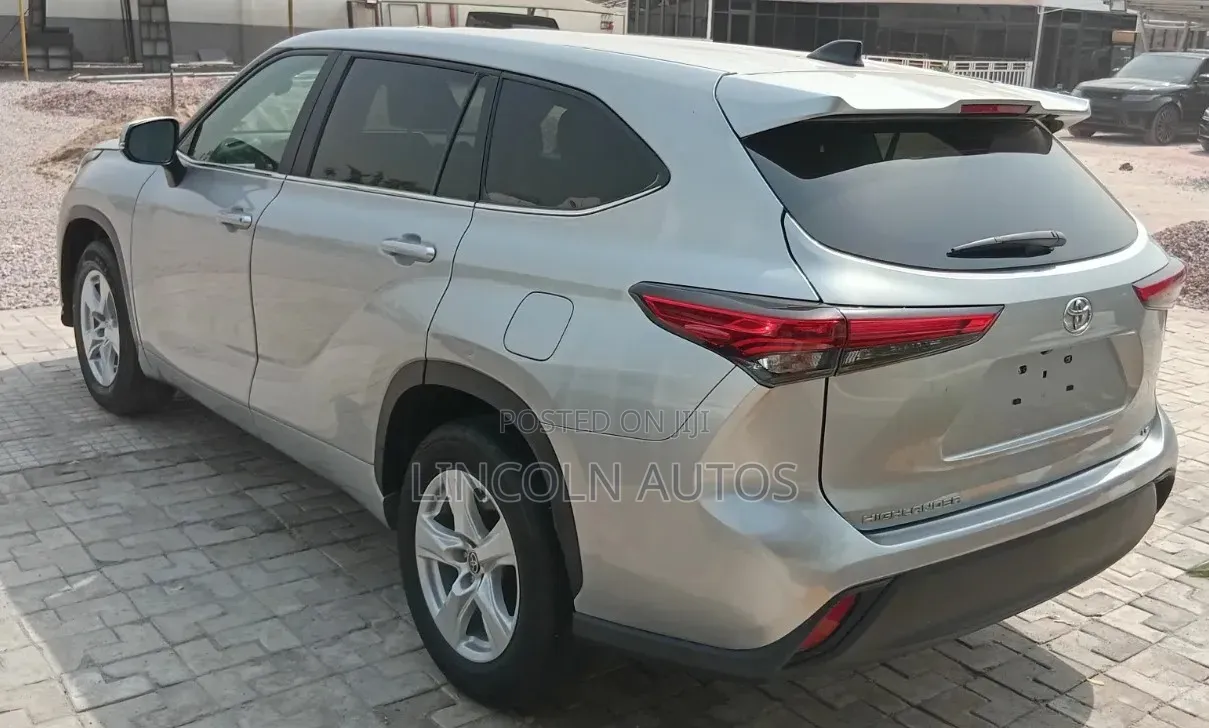 Toyota Highlander LE AWD 2023 Silver