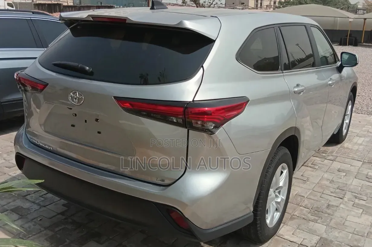 Toyota Highlander LE AWD 2023 Silver