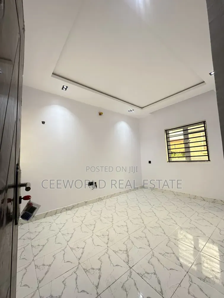 4bdrm Bungalow in Alafara Jericho, Idishin for sale