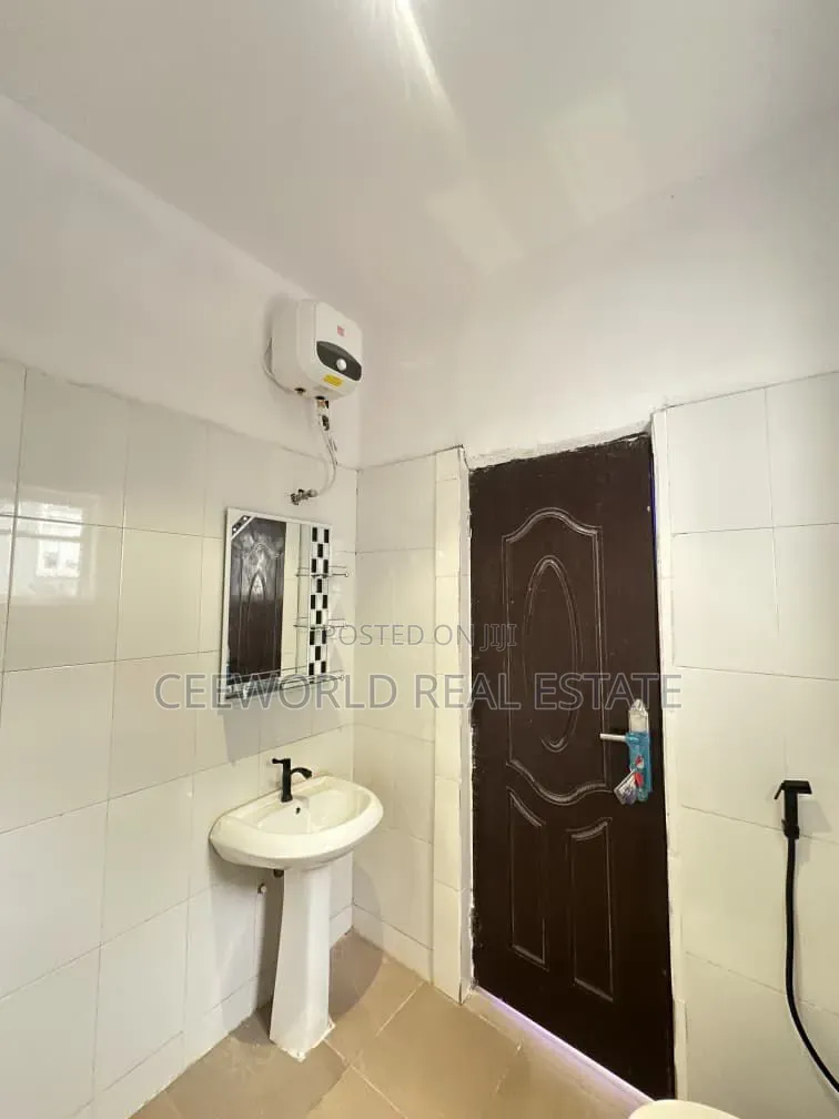 4bdrm Bungalow in Alafara Jericho, Idishin for sale