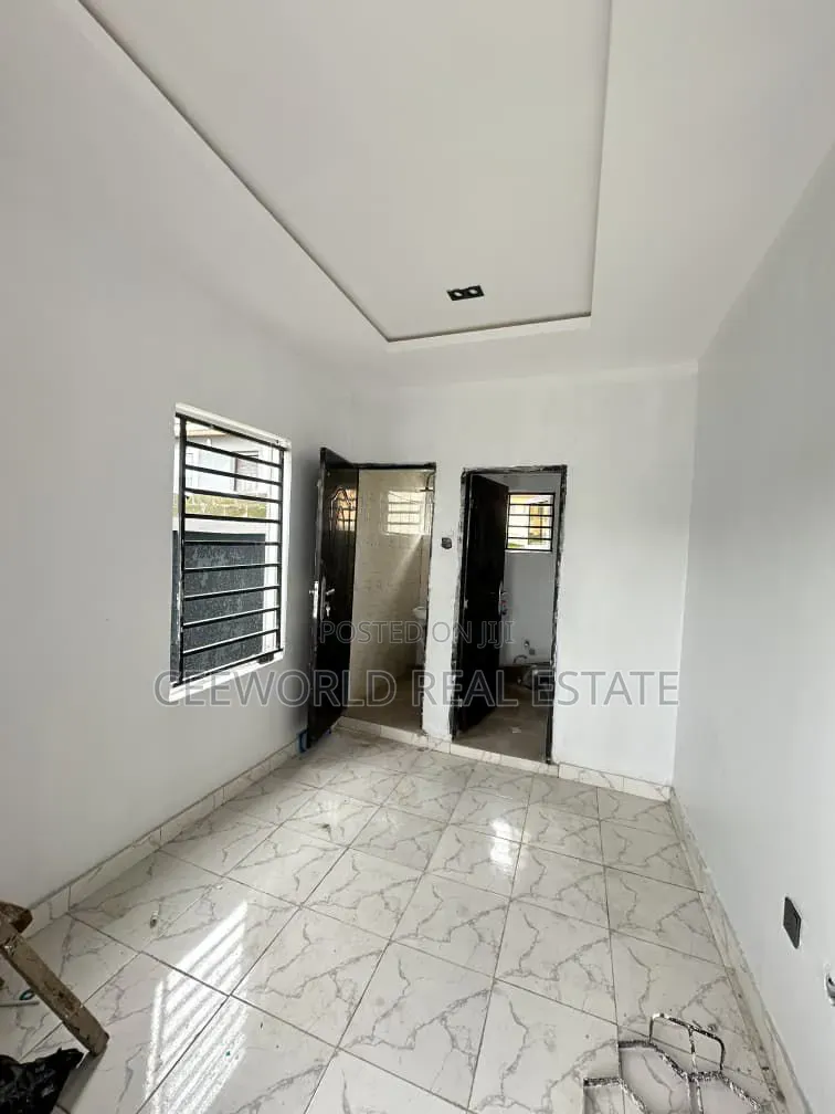 4bdrm Bungalow in Alafara Jericho, Idishin for sale