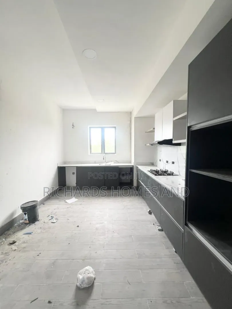 2bdrm Maisonette in Victoria Island Extension for sale