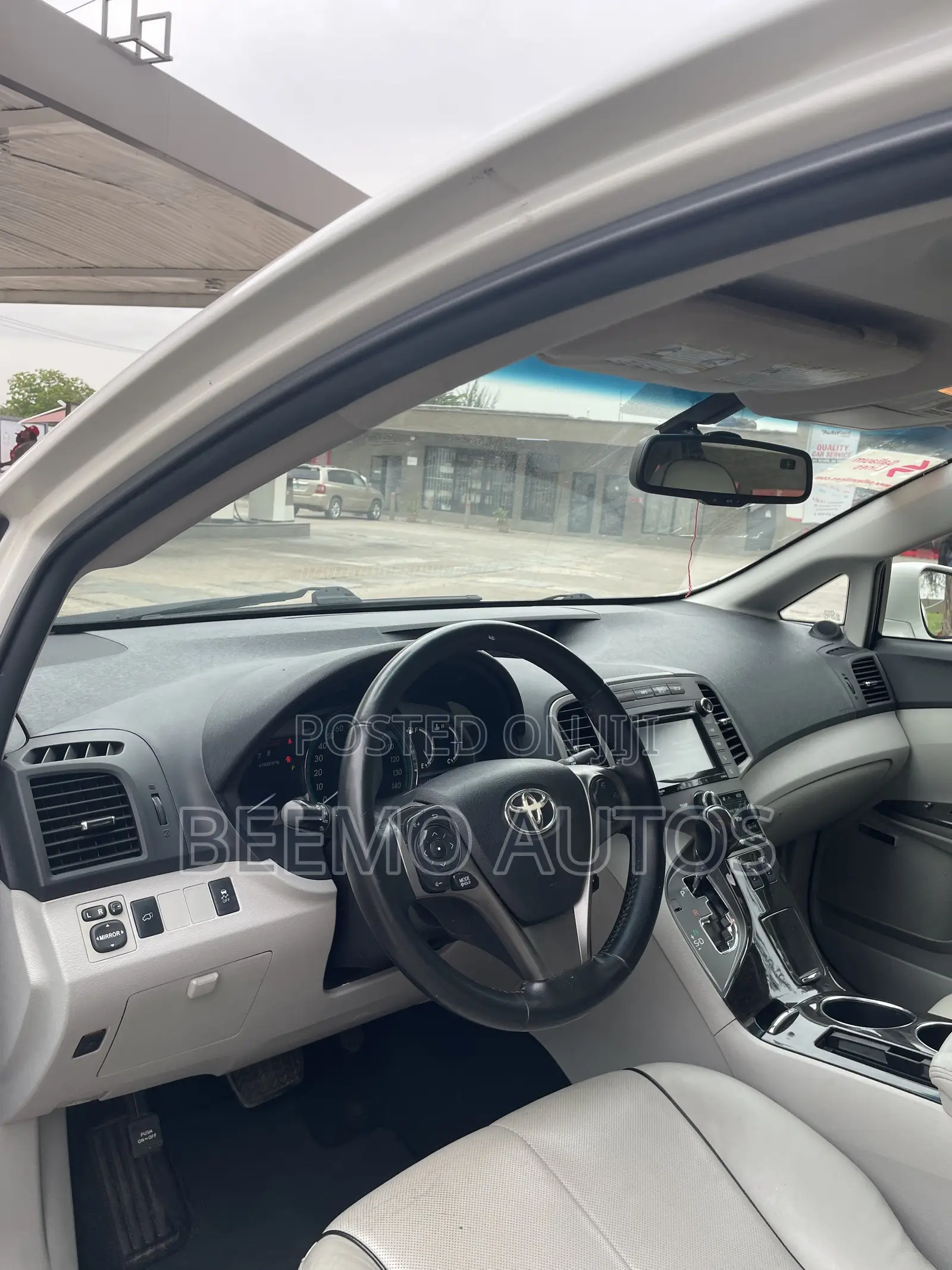 Toyota Venza XLE 4dr Wagon AWD (2.7L 4cyl 6A) 2015 White