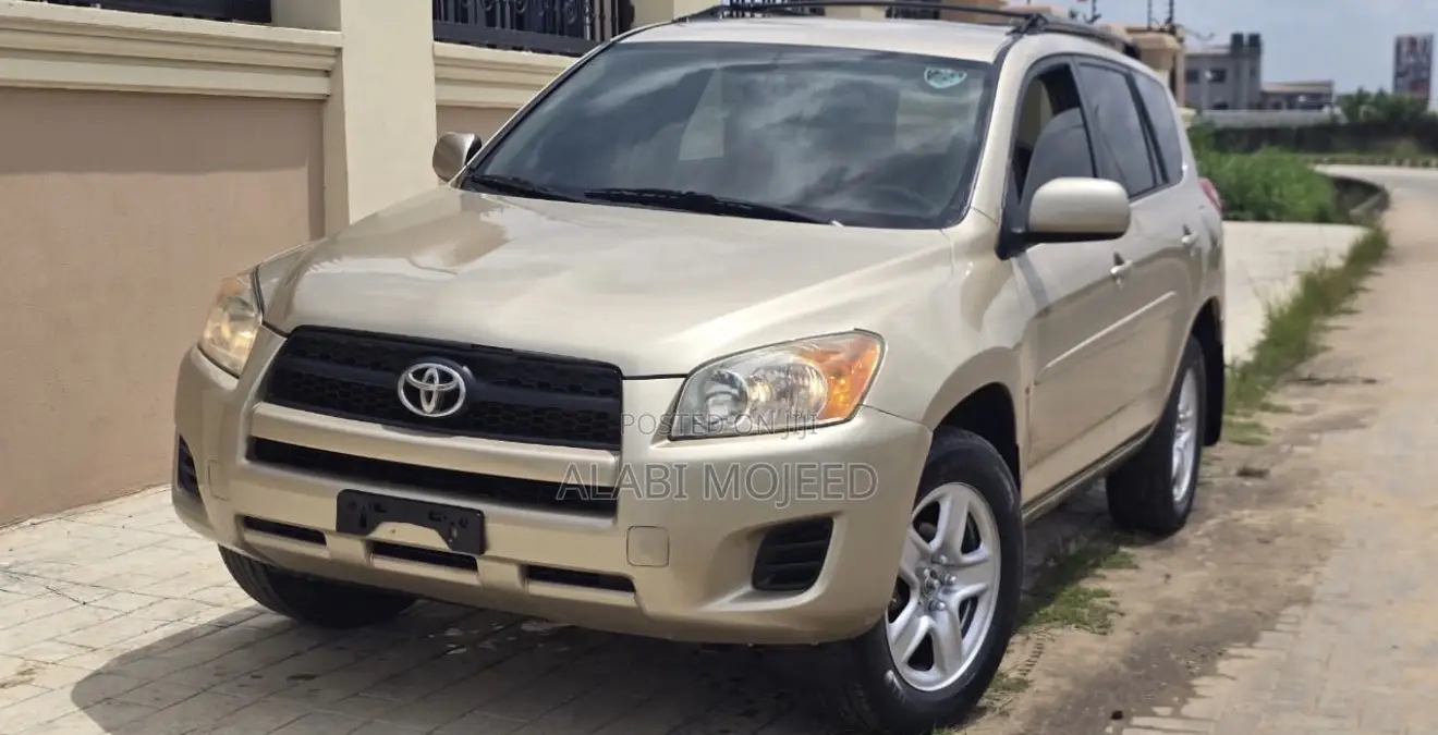 Toyota RAV4 Limited 2011 Gold