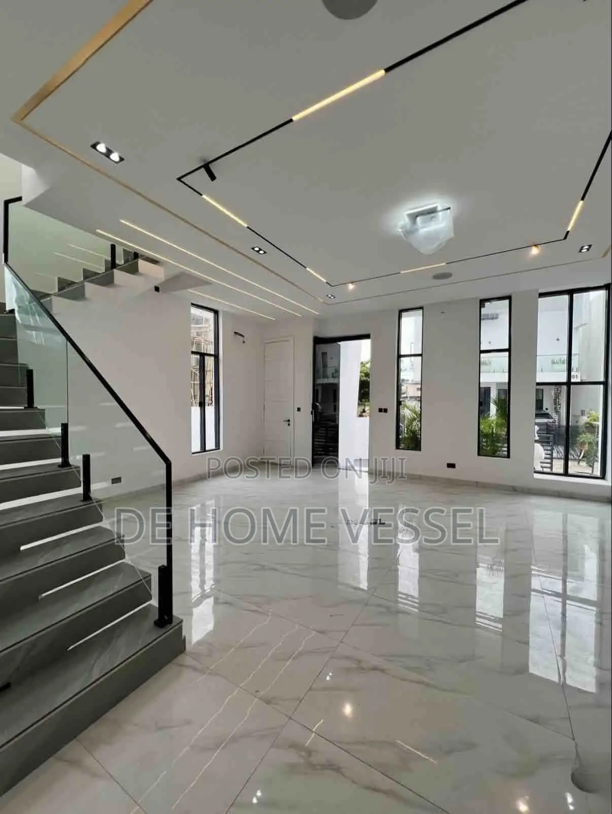 5bdrm Duplex in Chevron for sale