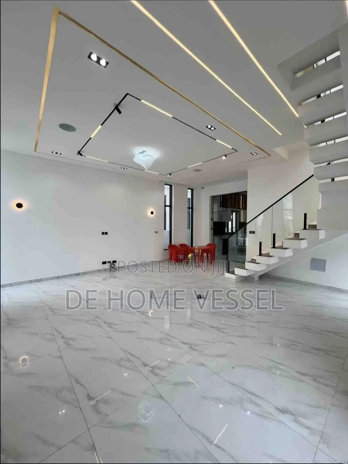 5bdrm Duplex in Chevron for sale