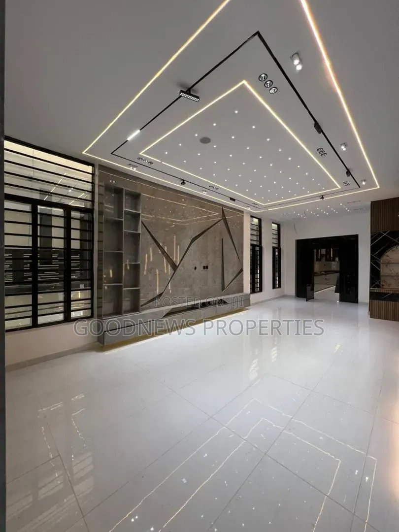 5bdrm Duplex in 📍Chevron for sale
