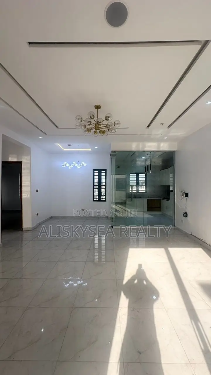 2bdrm Apartment in Chevron for sale