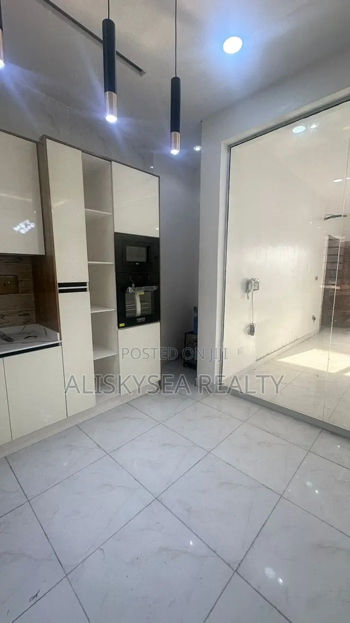2bdrm Apartment in Chevron for sale