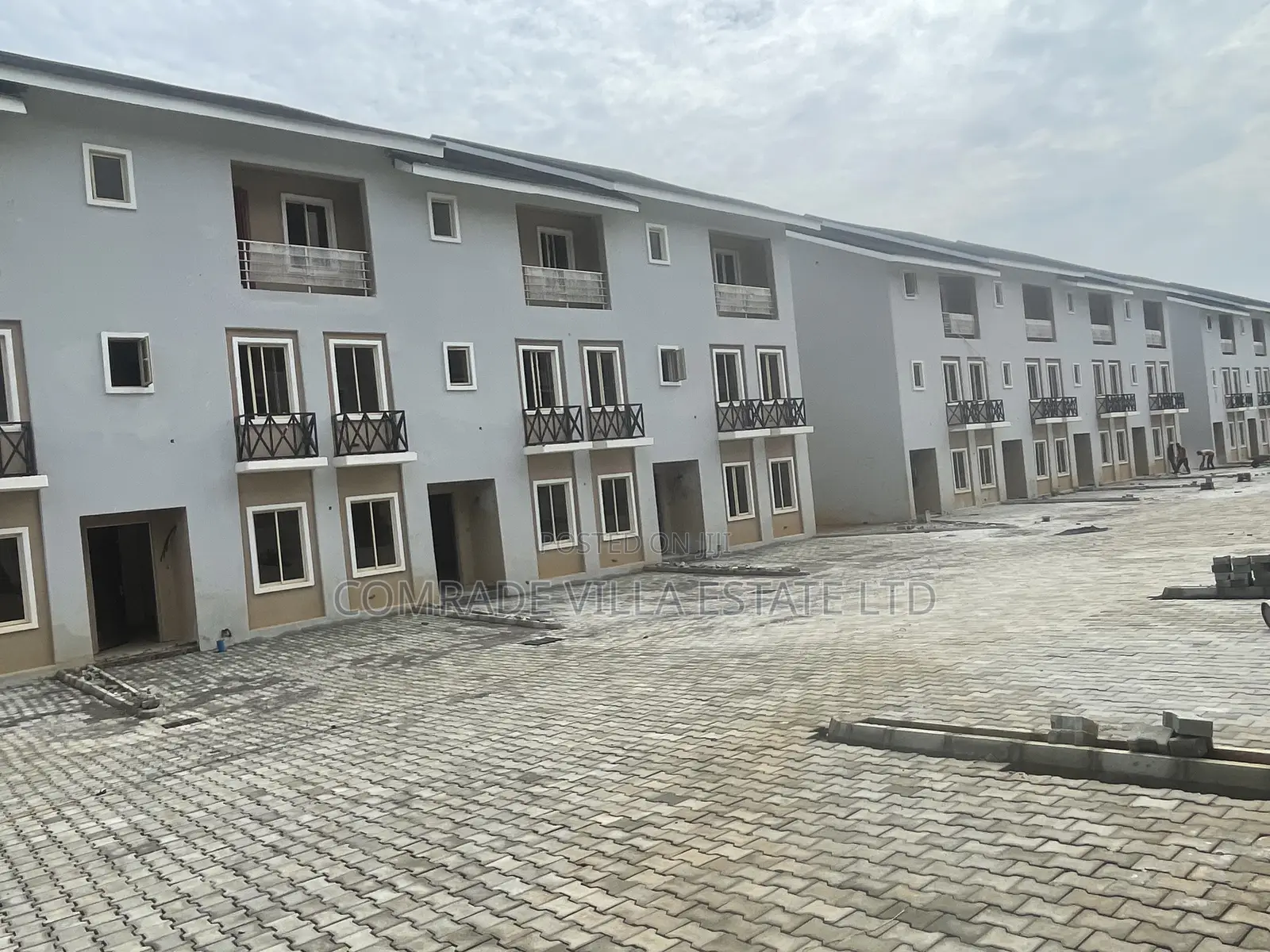 4bdrm Duplex in Durumi for sale