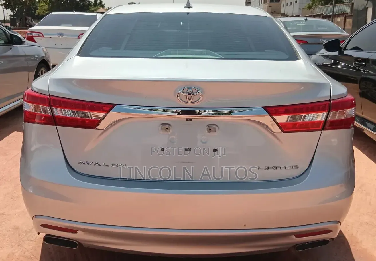Toyota Avalon Limited 4dr Sedan (3.5L 6cyl 6A) 2014 Silver