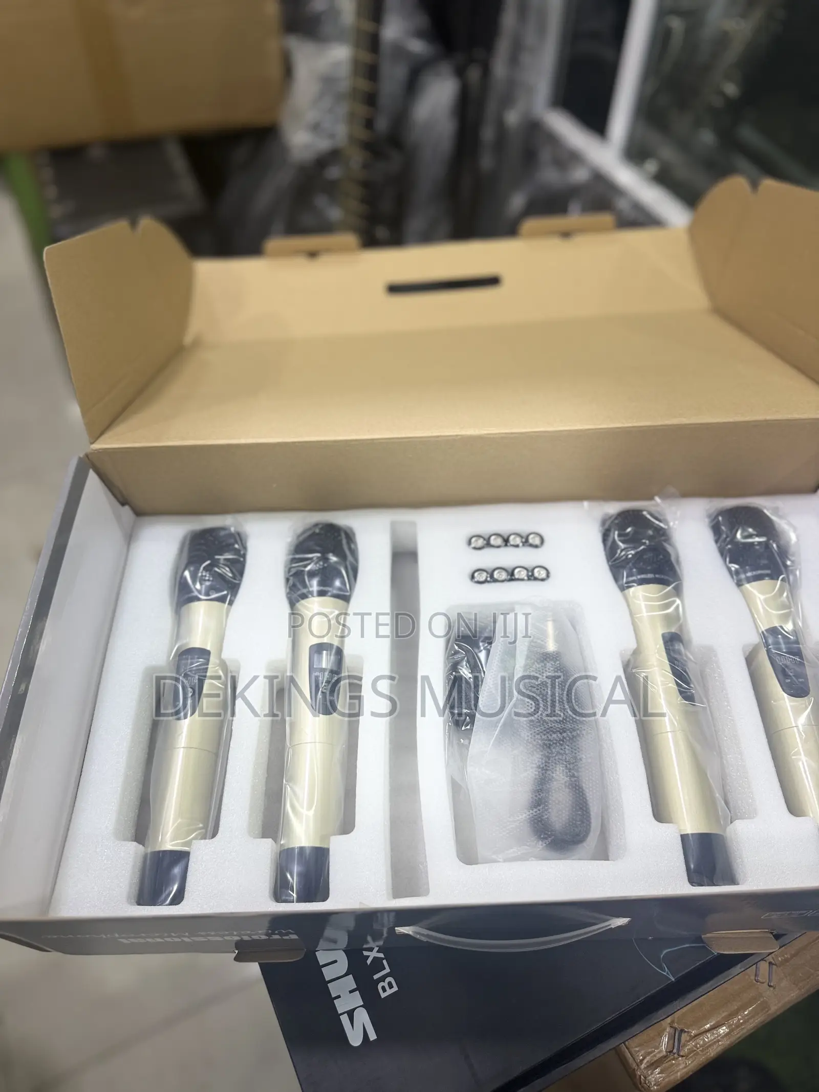 Shure 4 in 1 Wireless Microphone Ip88s