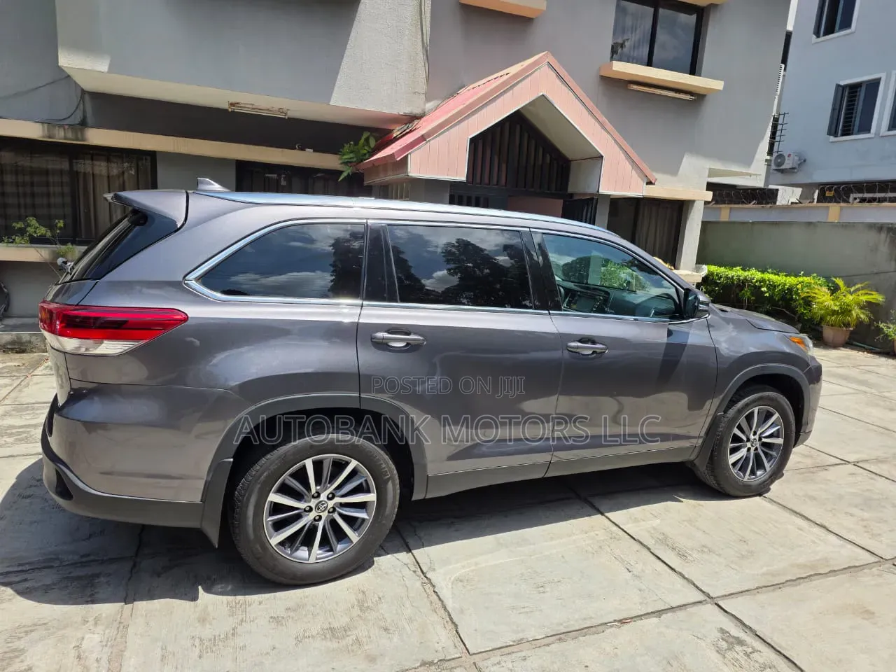 Toyota Highlander XLE 2019 Gray