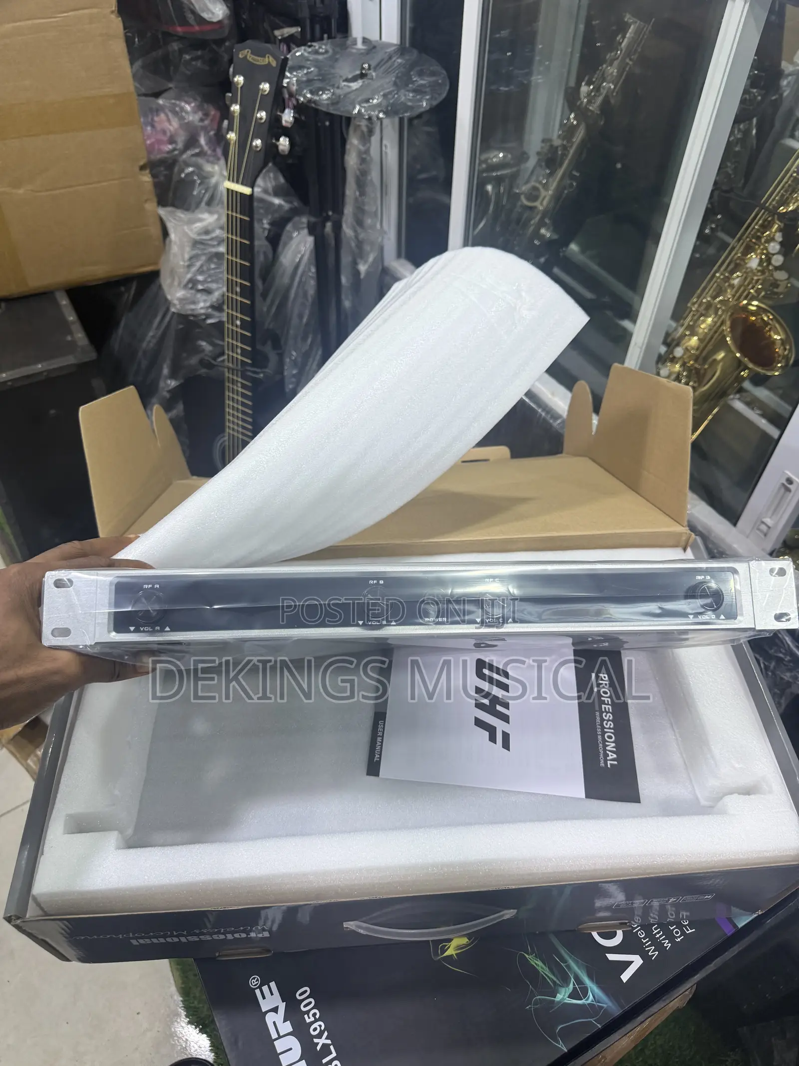 Shure 4 in 1 Wireless Microphone Ip88s