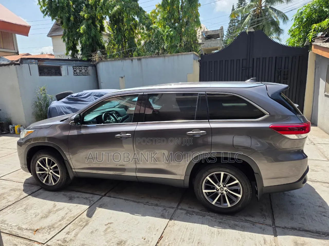 Toyota Highlander XLE 2019 Gray