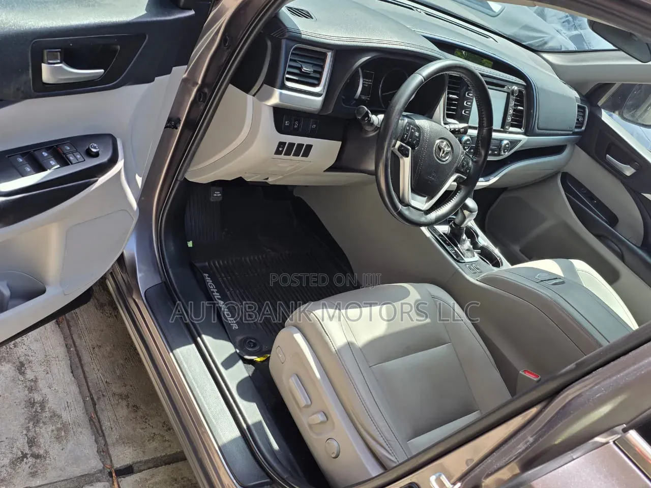 Toyota Highlander XLE 2019 Gray