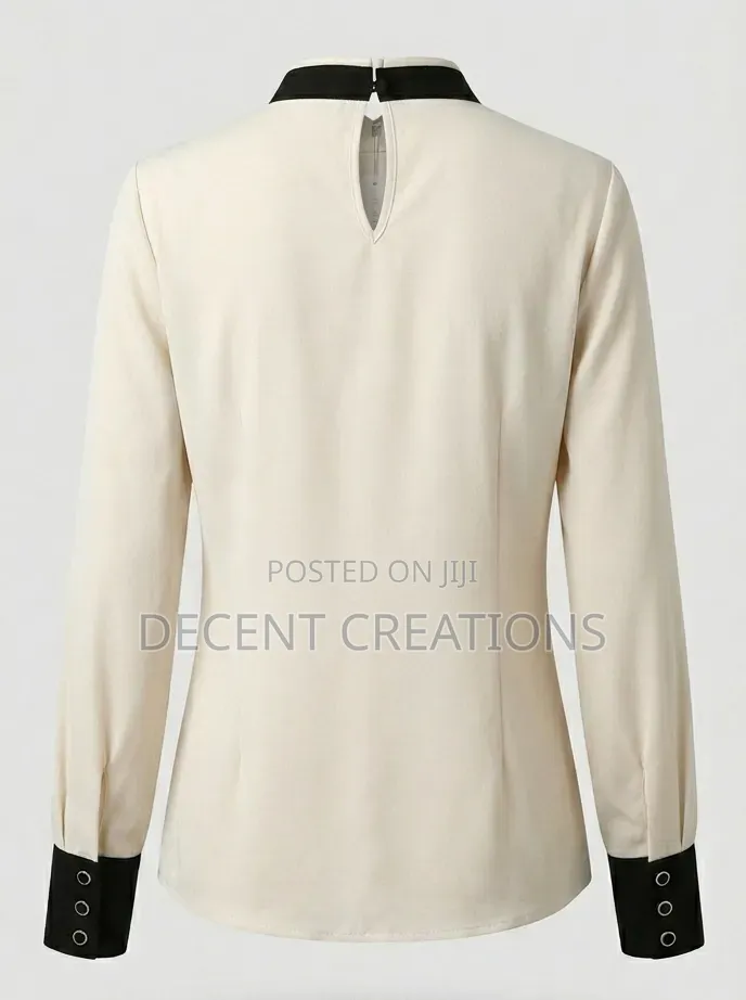Mid - Year Promo: New Off White Top With Ruffle Neck. Size 2xl.